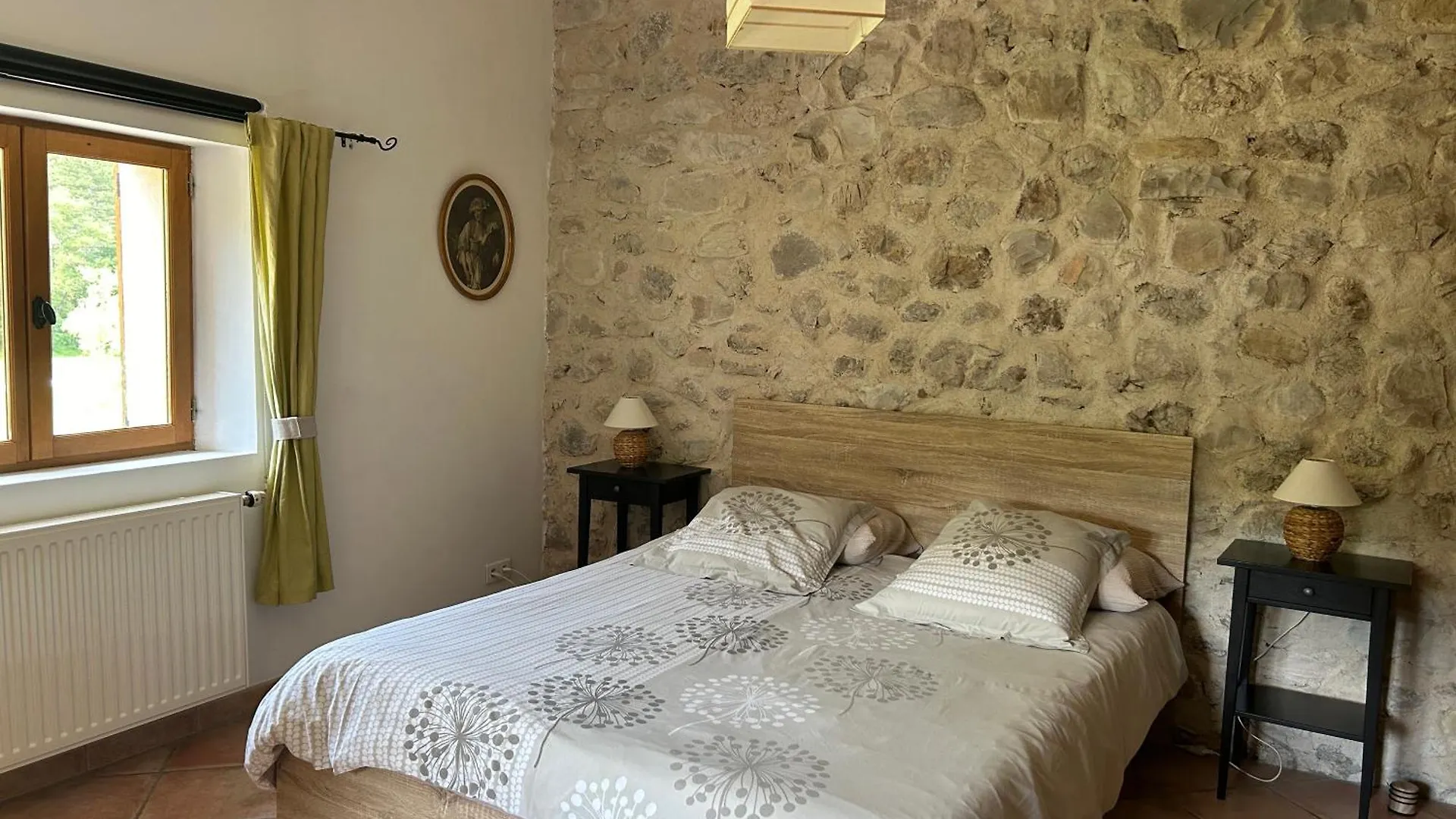 Camping Les Framboiseilles 卡斯特拉讷
