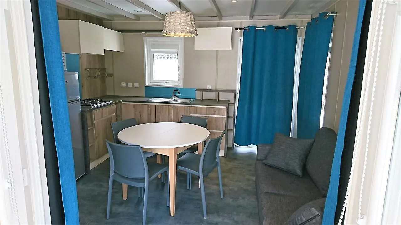 Camping Les Framboiseilles 卡斯特拉讷 法国