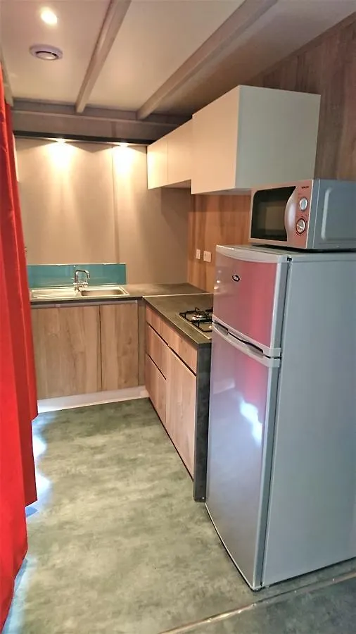 Camping Les Framboiseilles 卡斯特拉讷 营地